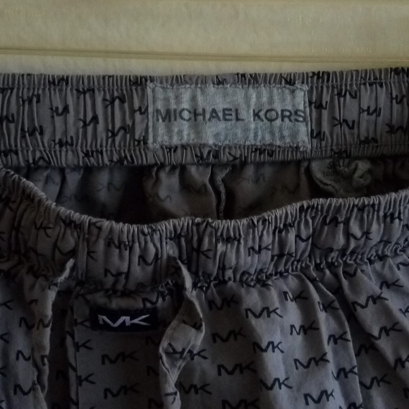 ‼️MK, VS, UNDER ARMOR & MORE‼️ - Picture 2 of 4